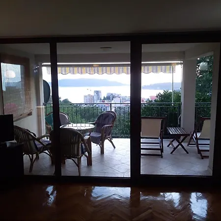 Cucuk Apartament *