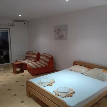 Cucuk Apartman *